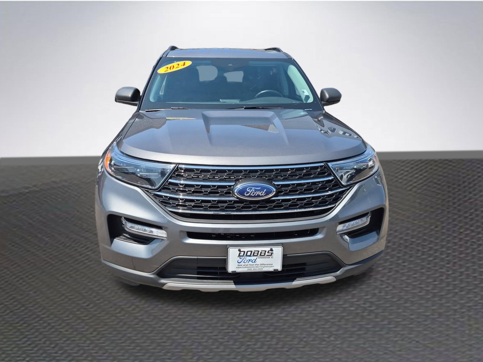 Certified 2024 Ford Explorer XLT w/ Equipment Group 202A AWD/4WD image 3
