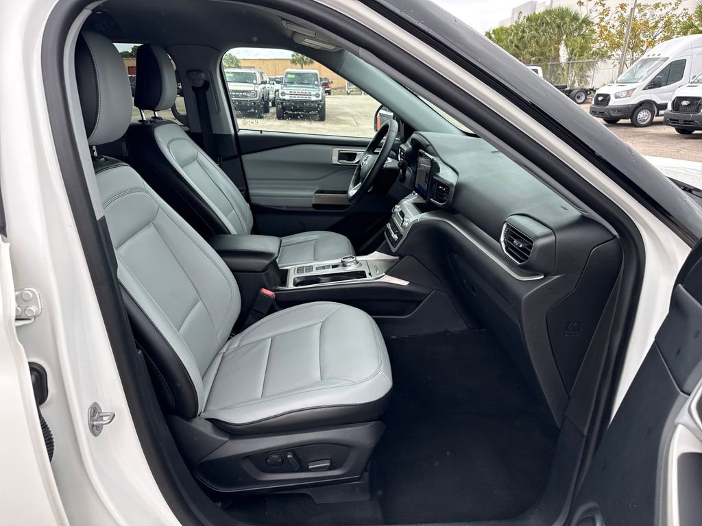 Certified 2021 Ford Explorer XLT w/ Equipment Group 202A RWD image 24