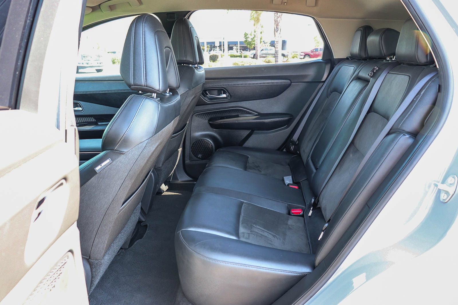 Used 2024 Nissan Ariya FWD image 17