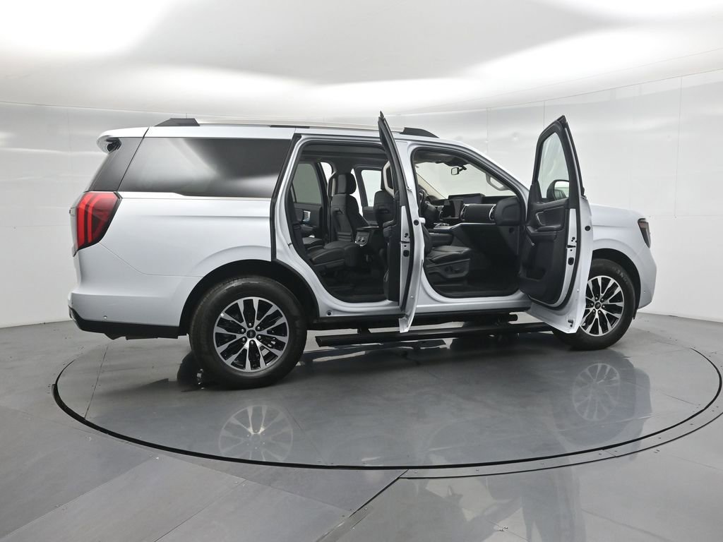 Certified 2025 Ford Expedition Platinum AWD/4WD image 4