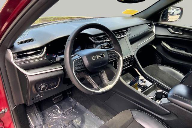 Used 2024 Jeep Grand Cherokee Altitude AWD/4WD image 18