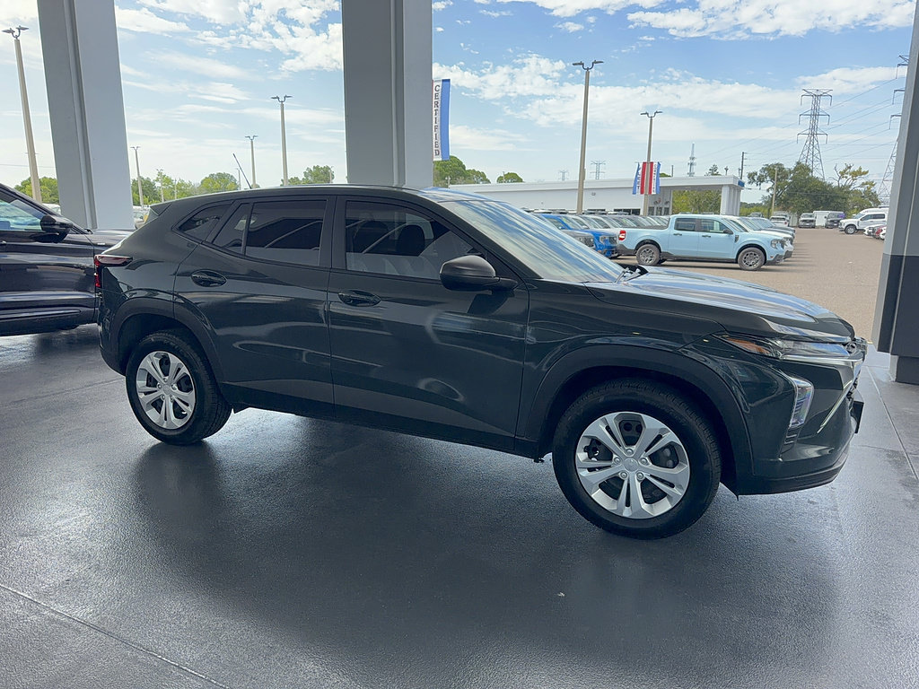 Used 2025 Chevrolet Trax LS FWD image 5