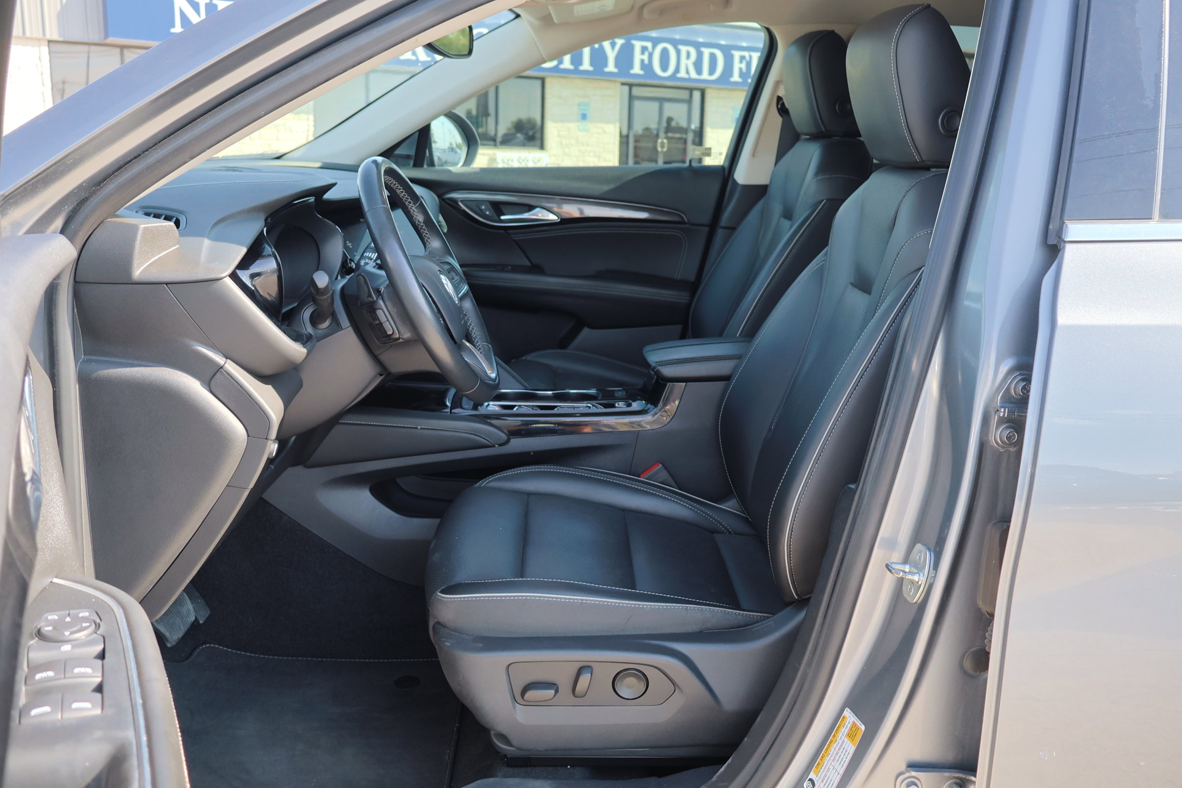 Used 2022 Buick Envision Essence w/ Safety Package image 24