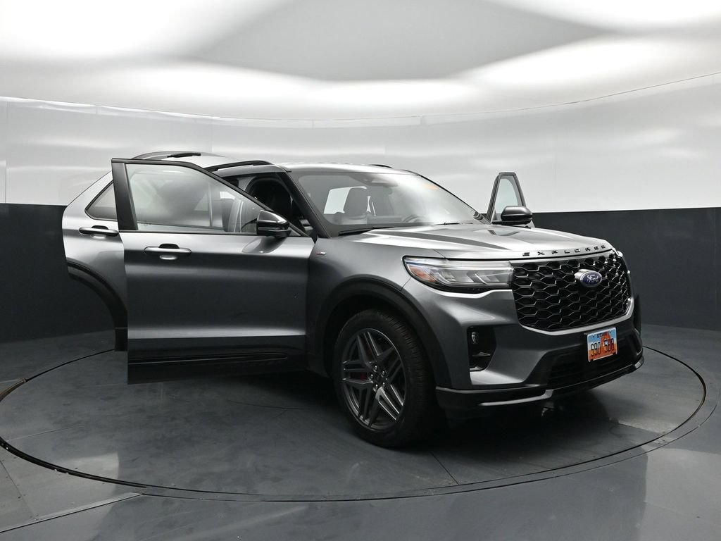 Certified 2025 Ford Explorer ST-Line w/ ST-Line Street Pack AWD/4WD image 30
