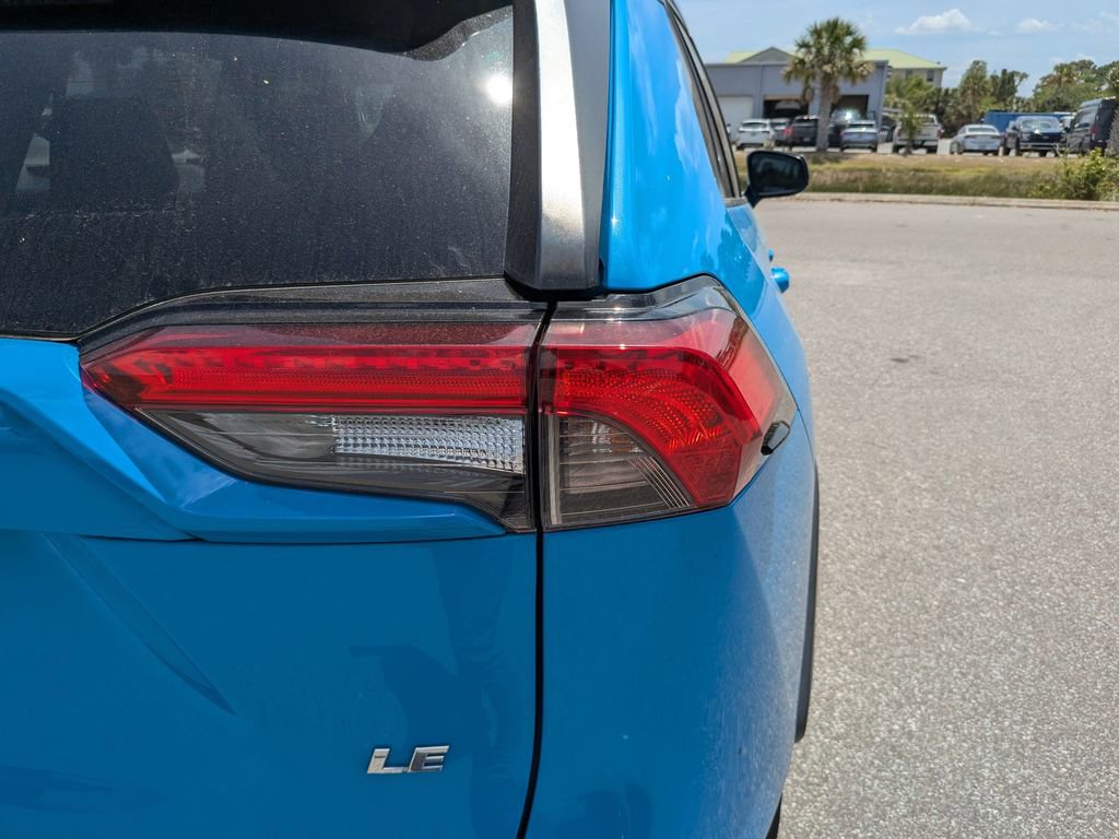 Used 2019 Toyota RAV4 LE FWD image 9