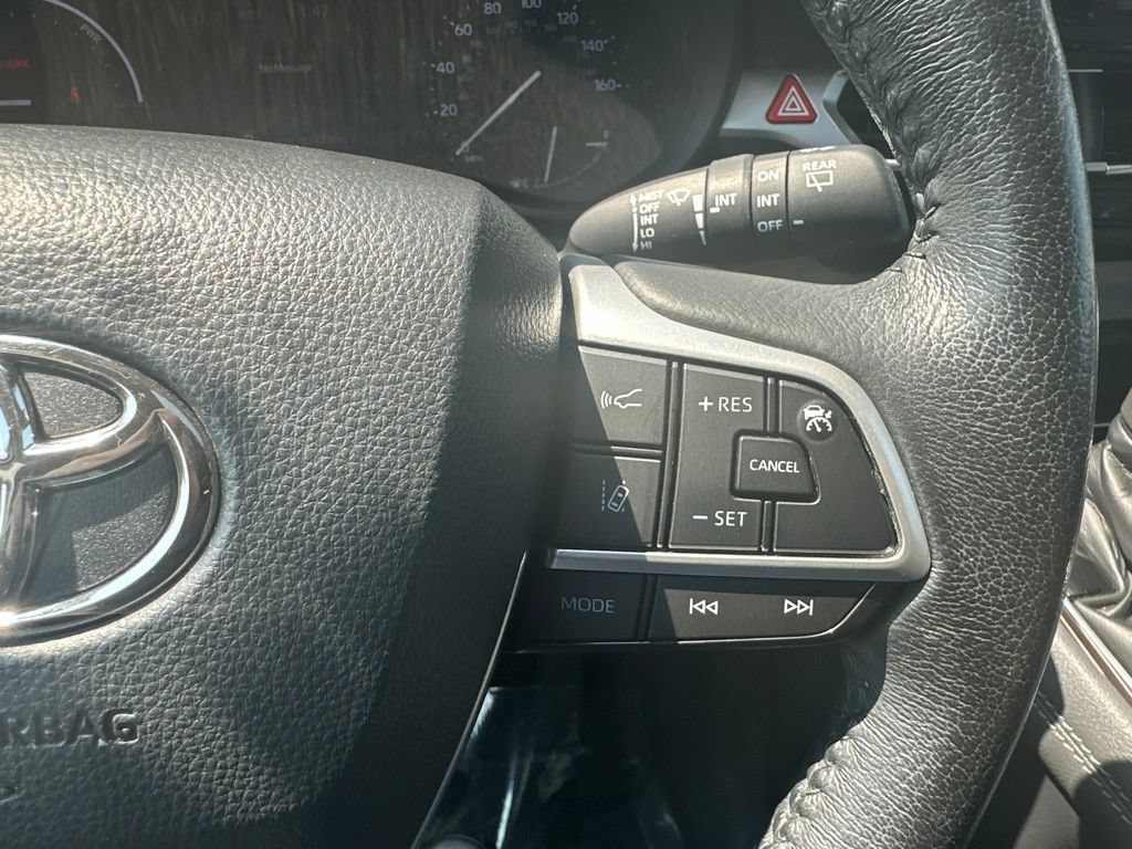 Used 2021 Toyota Sienna XLE w/ XLE Plus Package FWD image 38