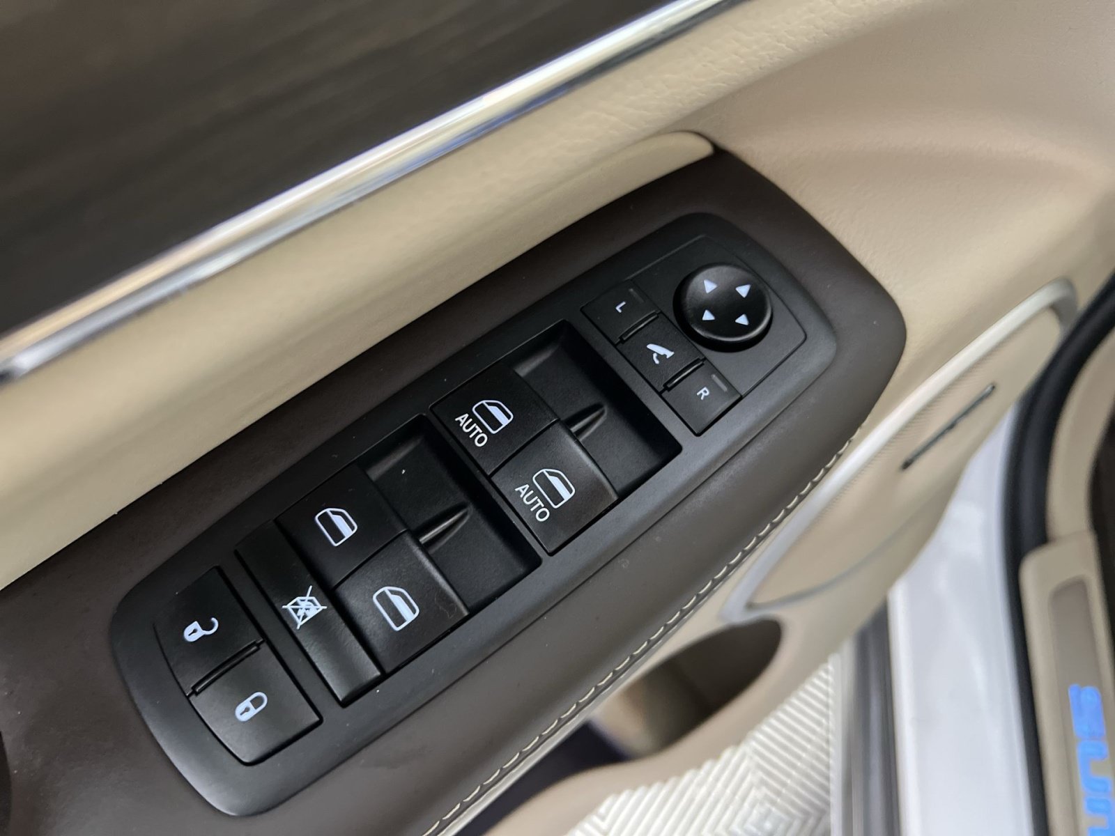 Used 2020 Jeep Grand Cherokee Summit AWD/4WD image 15