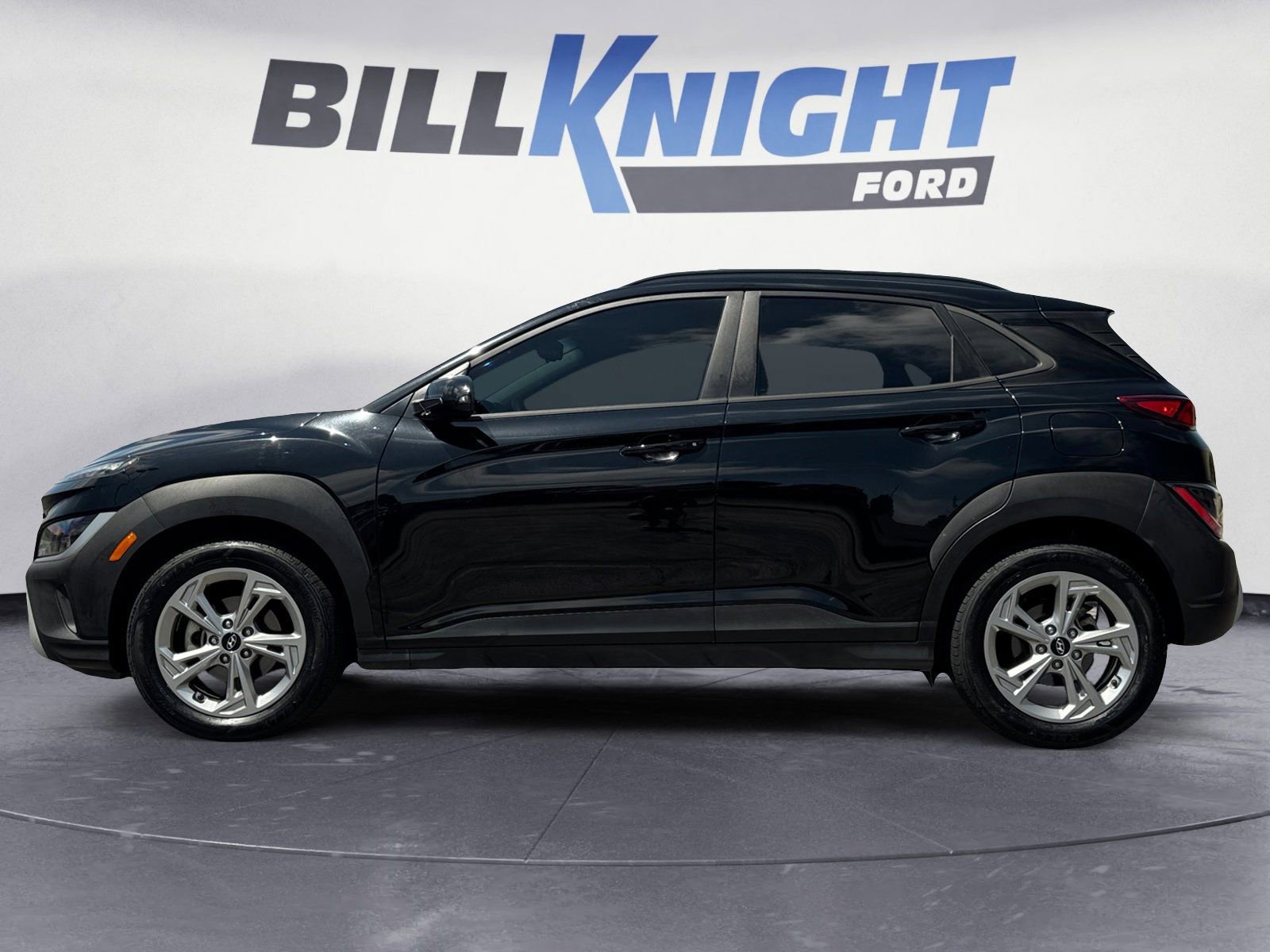 Used 2022 Hyundai Kona SEL w/ Cargo Package FWD image 2