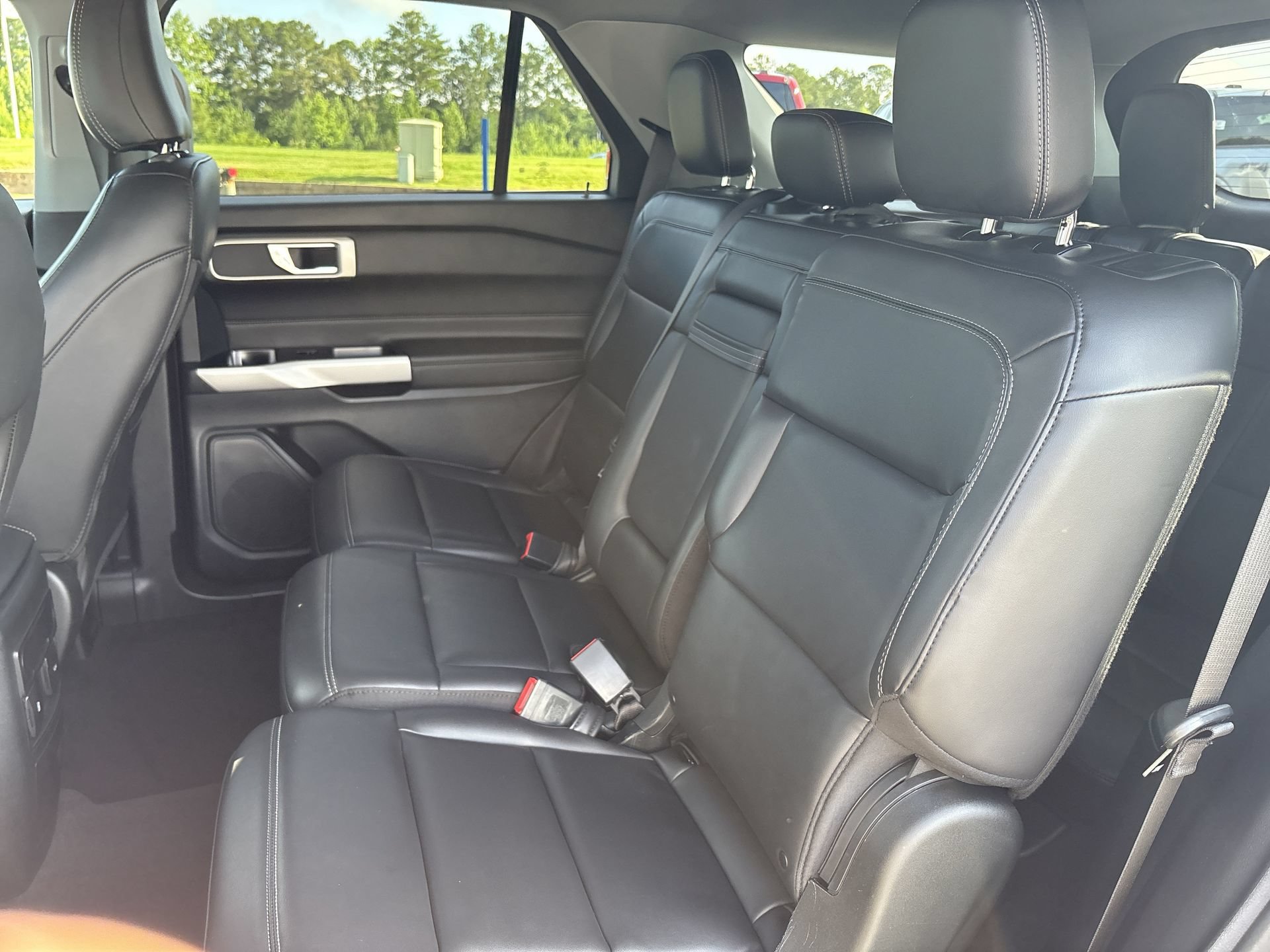 Certified 2022 Ford Explorer XLT w/ Equipment Group 202A AWD/4WD image 16