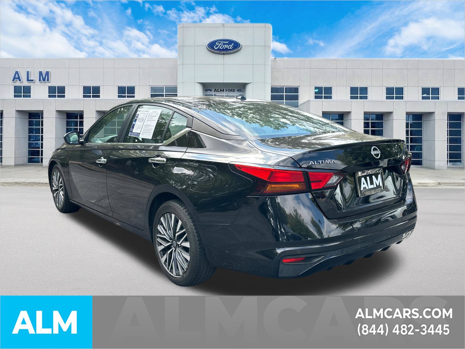 Used 2024 Nissan Altima 2.5 SV FWD image 8