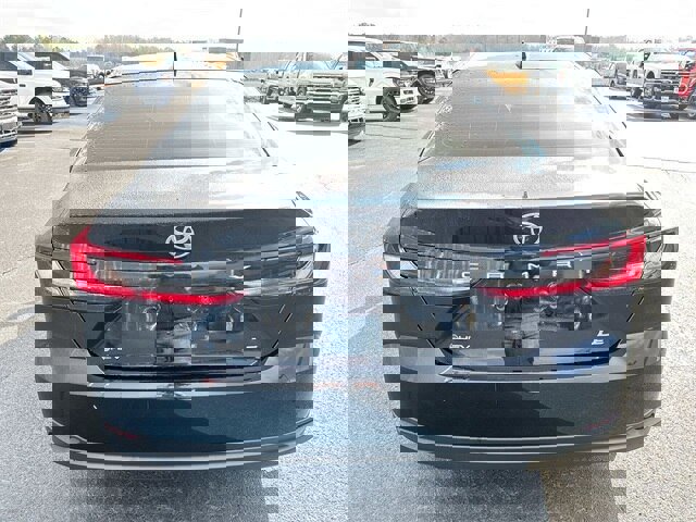 Used 2025 Toyota Camry LE image 6