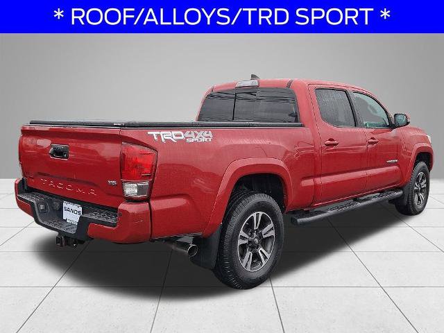 Used 2017 Toyota Tacoma TRD Sport AWD/4WD image 4