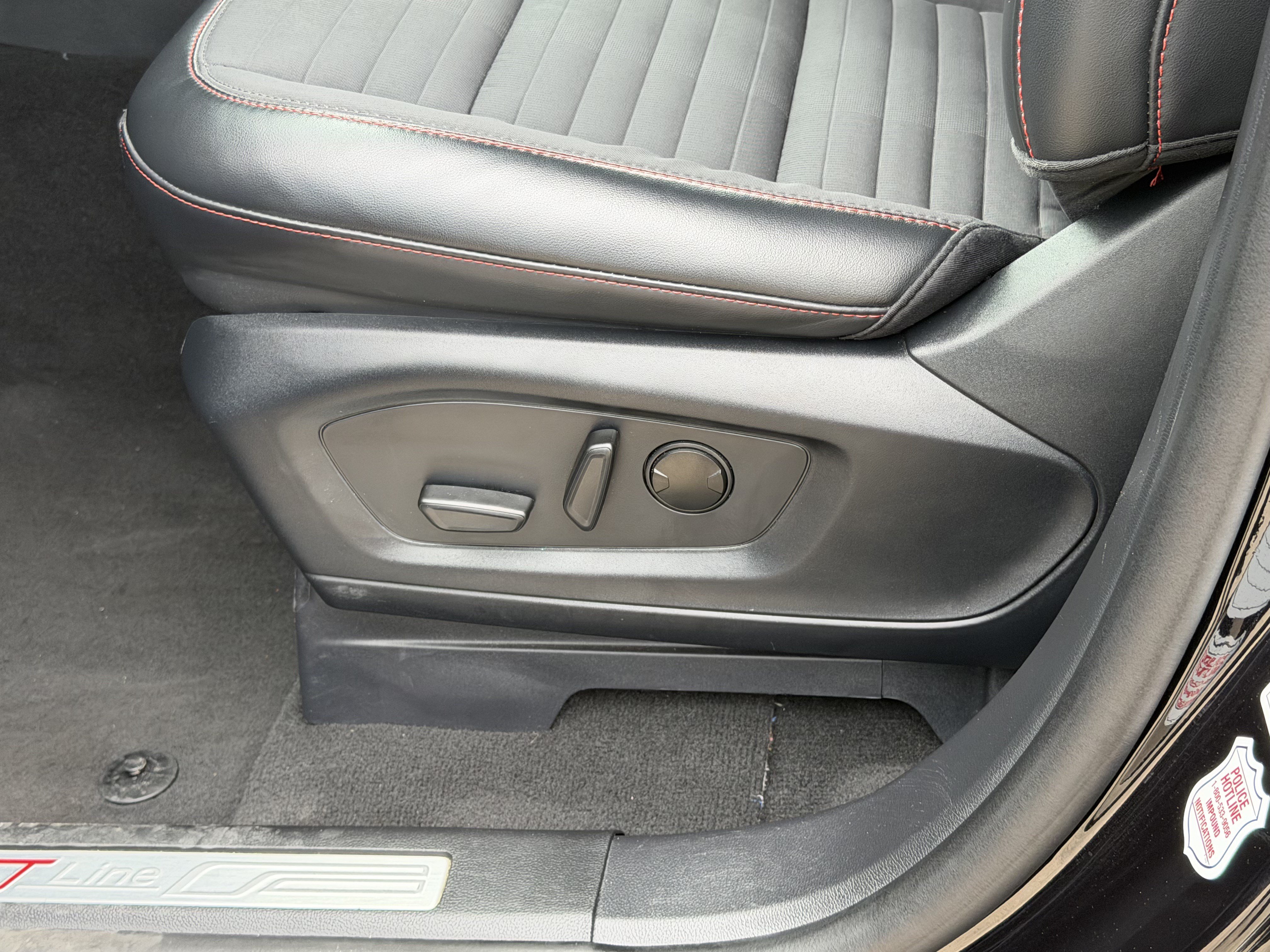Certified 2025 Ford Explorer ST-Line w/ ST-Line Street Pack AWD/4WD image 15