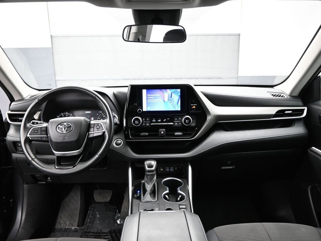 Used 2024 Toyota Highlander LE image 52