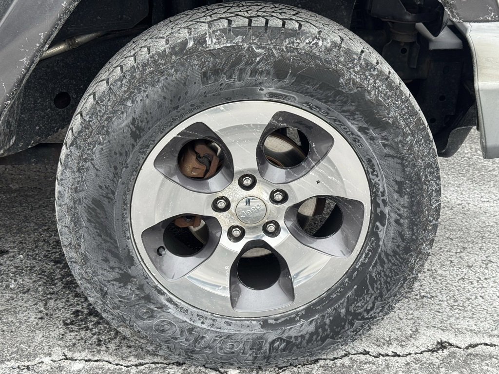 Used 2017 Jeep Wrangler Unlimited Sahara w/ Connectivity Group image 39