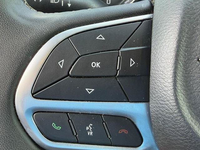 Used 2025 Chrysler Pacifica Select FWD image 20