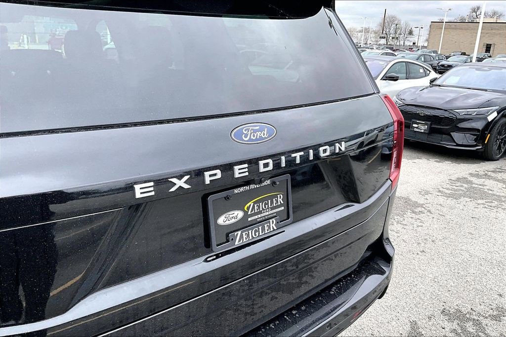 Certified 2025 Ford Expedition Active AWD/4WD image 8