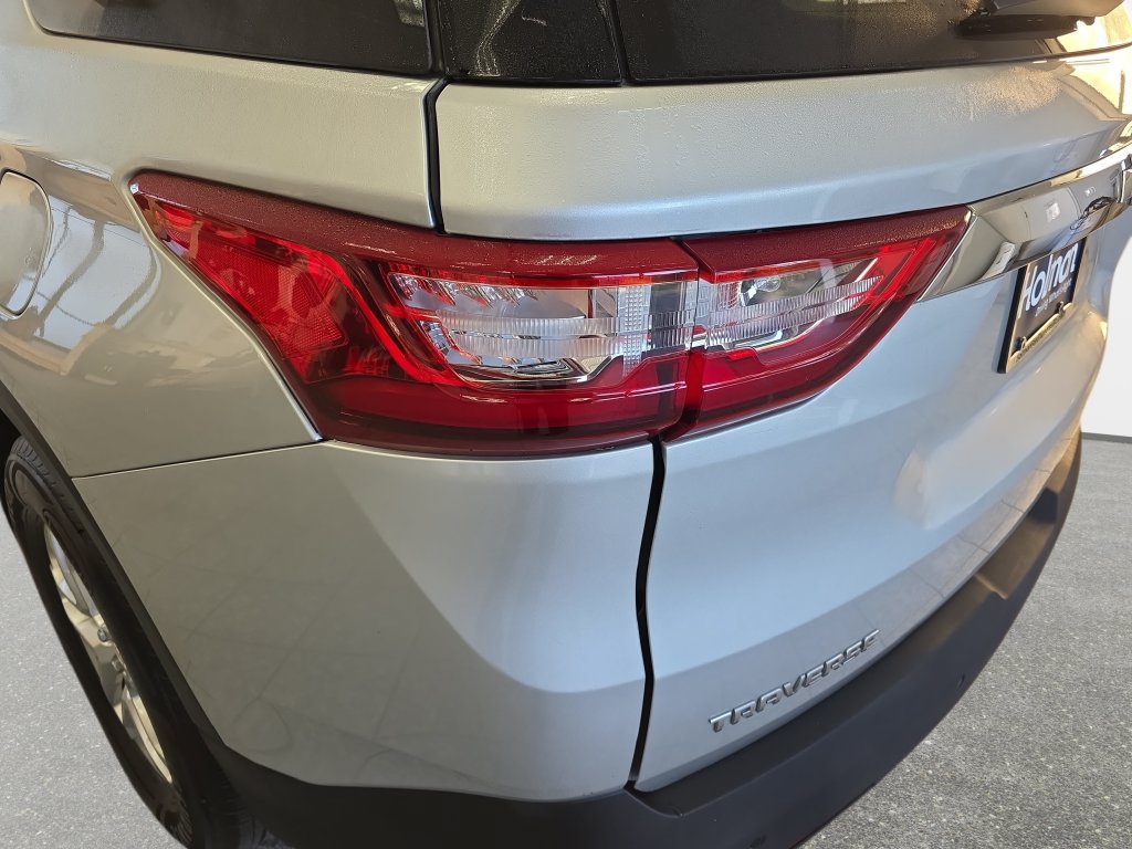 Used 2020 Chevrolet Traverse LT FWD image 30