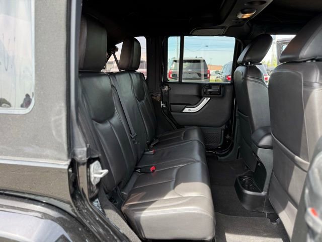 Used 2018 Jeep Wrangler Unlimited Sahara AWD/4WD image 15