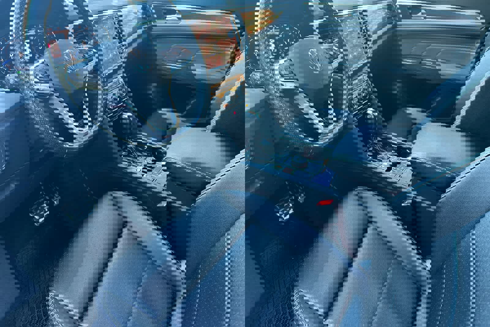 Used 2022 Volkswagen Atlas Cross Sport SEL R-Line image 11