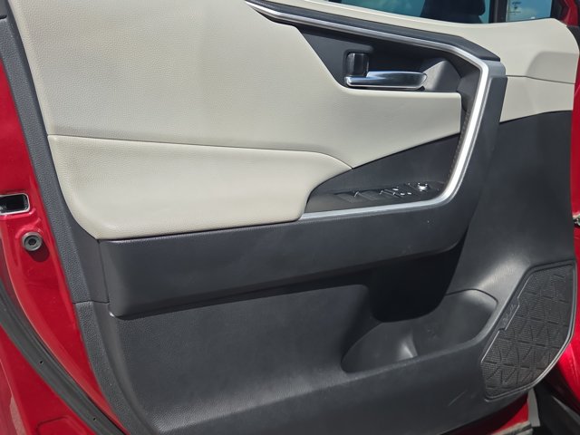 Used 2021 Toyota RAV4 XLE Premium FWD image 20