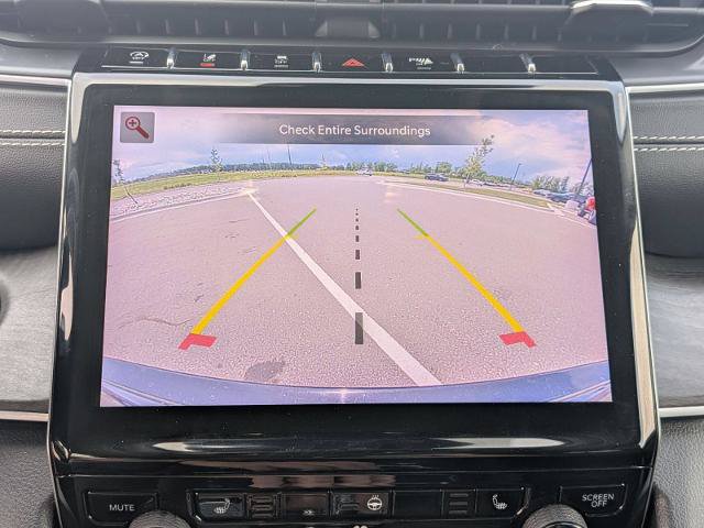 Used 2023 Jeep Grand Cherokee Limited AWD/4WD image 25