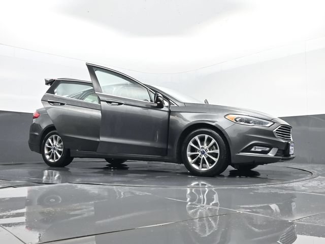 Certified 2017 Ford Fusion SE FWD image 33