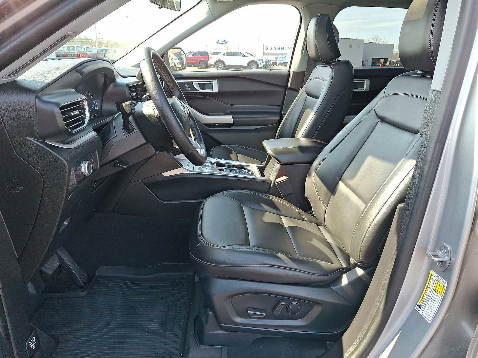 Certified 2022 Ford Explorer XLT w/ Equipment Group 202A image 15