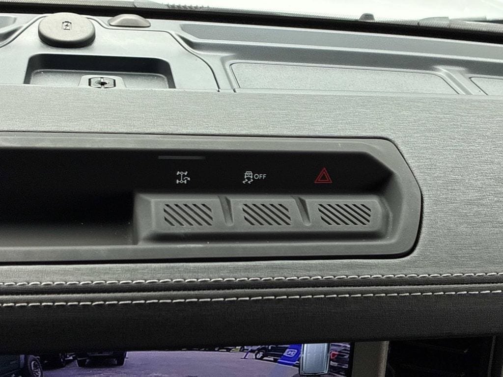 Certified 2025 Ford Bronco Outer Banks AWD/4WD image 37