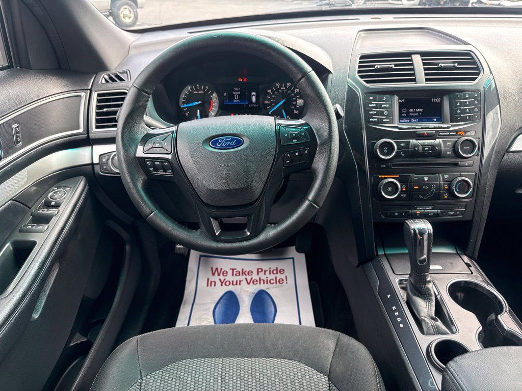 Certified 2017 Ford Explorer XLT FWD image 14