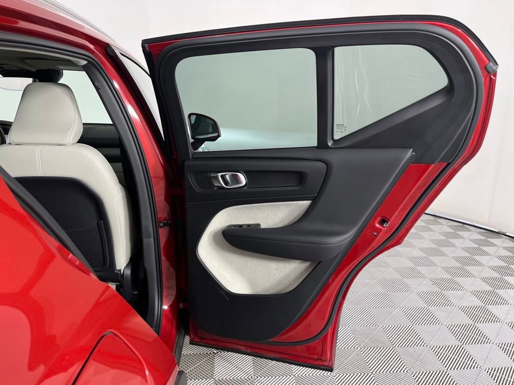 Used 2022 Volvo XC40 T5 Inscription image 27