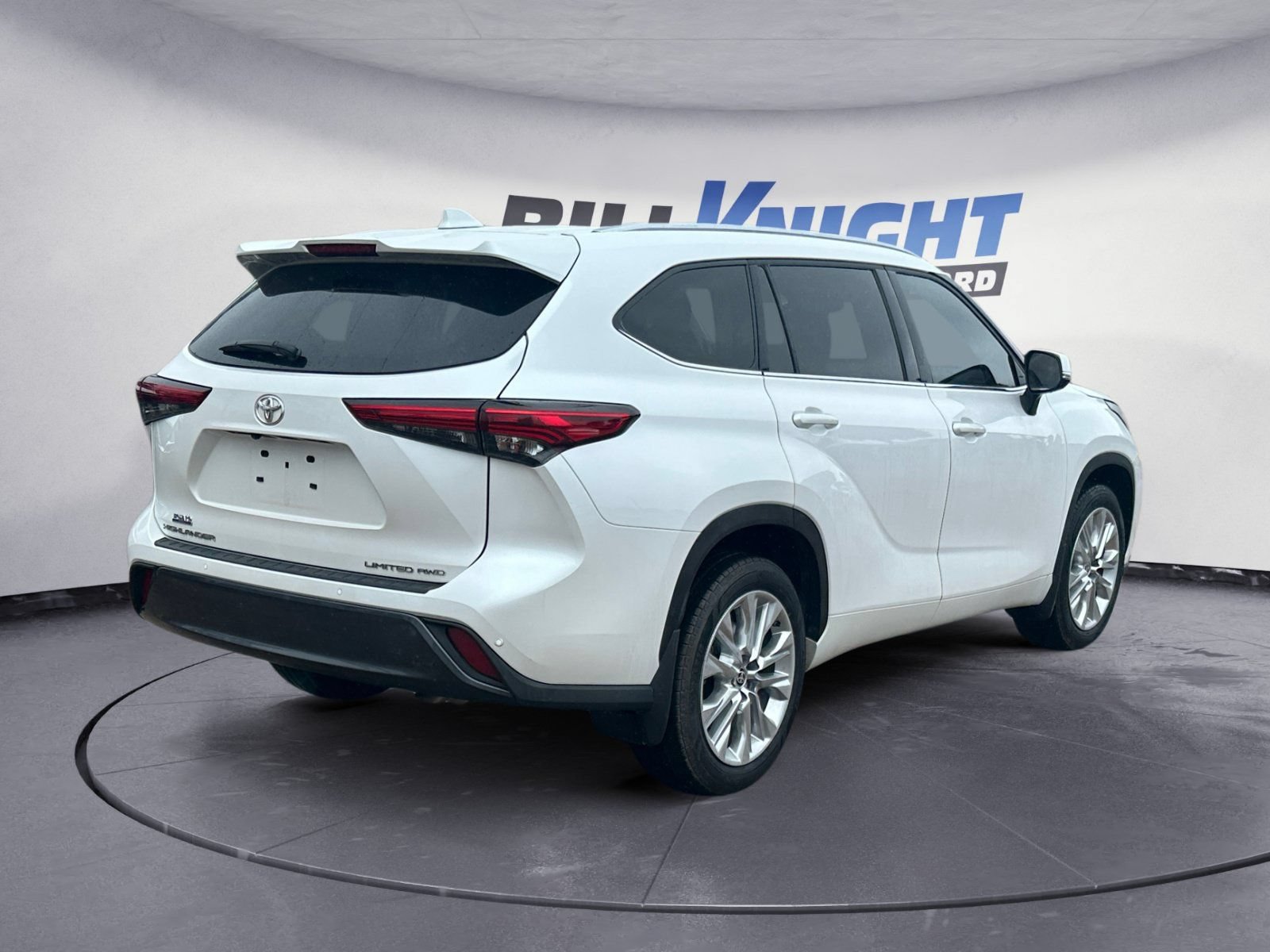 Used 2023 Toyota Highlander Limited AWD/4WD image 4