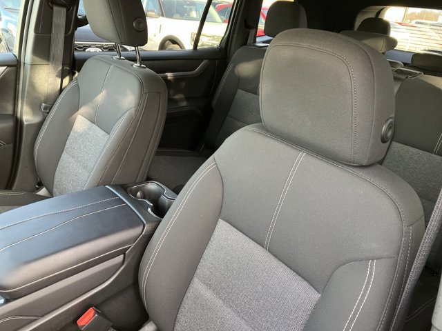 Used 2025 GMC Acadia Elevation image 27