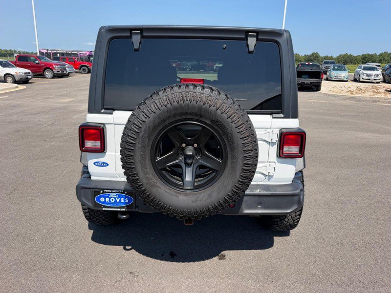 Used 2019 Jeep Wrangler Unlimited Sahara AWD/4WD image 6