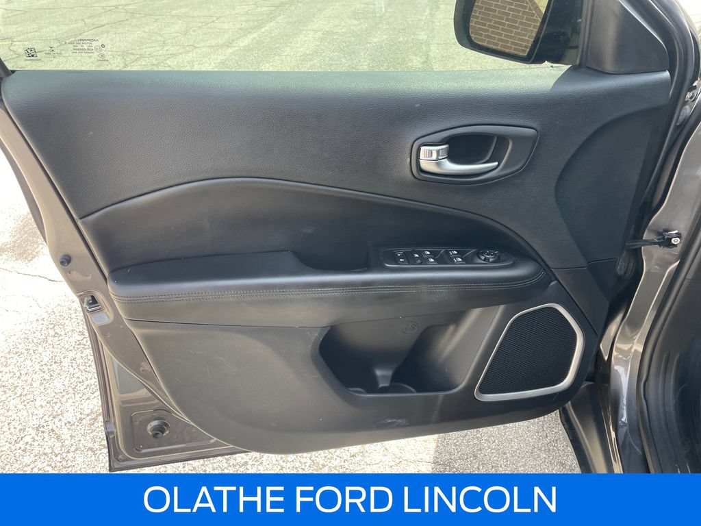 Used 2019 Jeep Compass Latitude AWD/4WD image 14