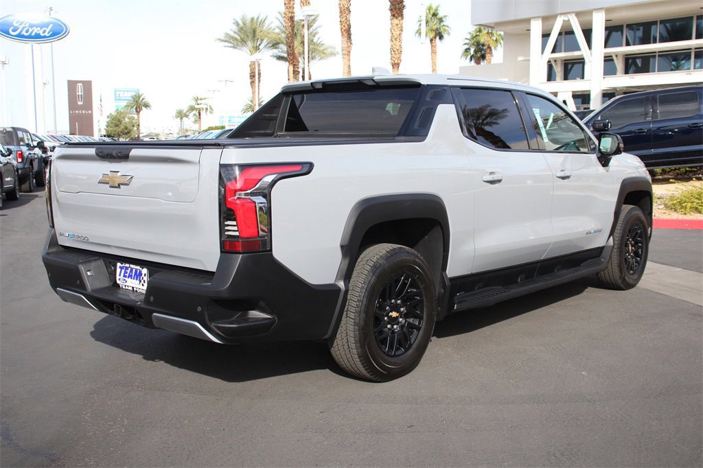 Used 2025 Chevrolet Silverado EV LT image 6