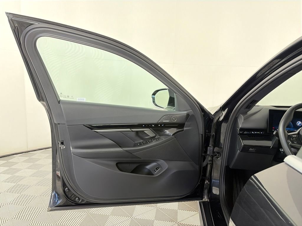 Used 2024 BMW 530i xDrive image 10