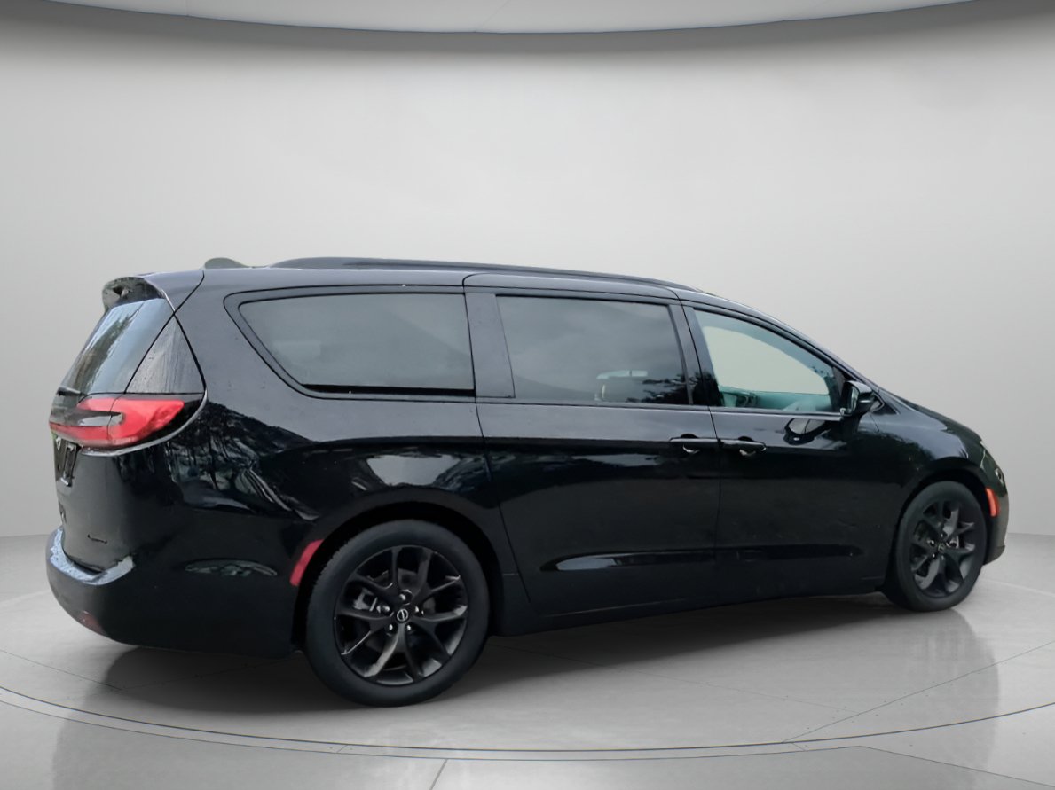 Used 2025 Chrysler Pacifica Limited FWD image 29