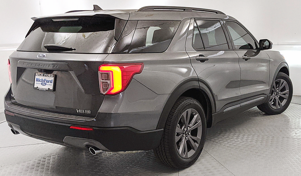 Certified 2023 Ford Explorer XLT w/ Equipment Group 202A AWD/4WD image 3