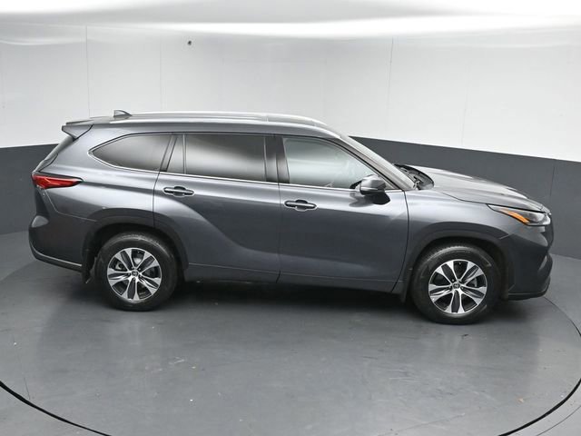 Used 2021 Toyota Highlander XLE image 18