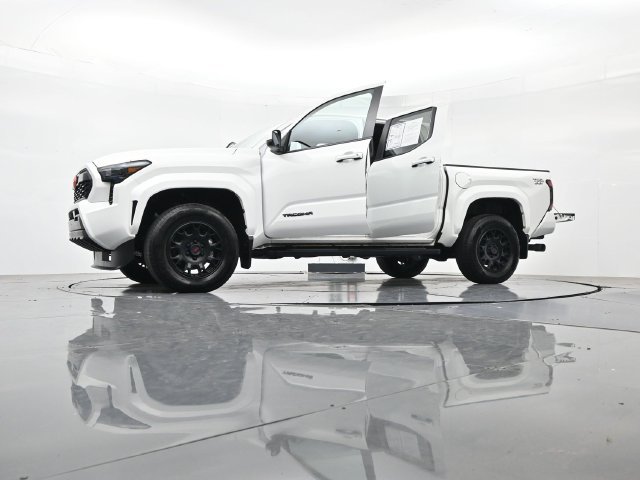 Used 2025 Toyota Tacoma TRD Sport AWD/4WD image 51