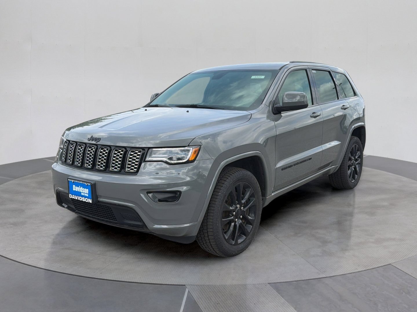 Used 2022 Jeep Grand Cherokee Laredo X AWD/4WD image 1