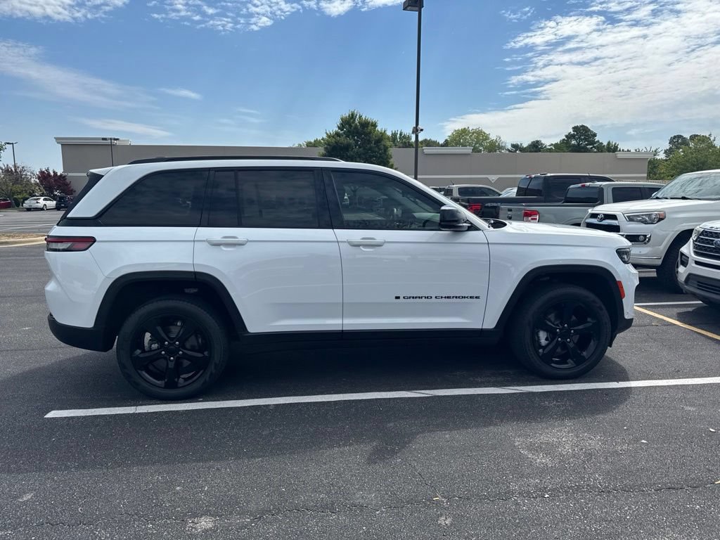 Used 2023 Jeep Grand Cherokee Limited w/ Luxury Tech Group II AWD/4WD image 6