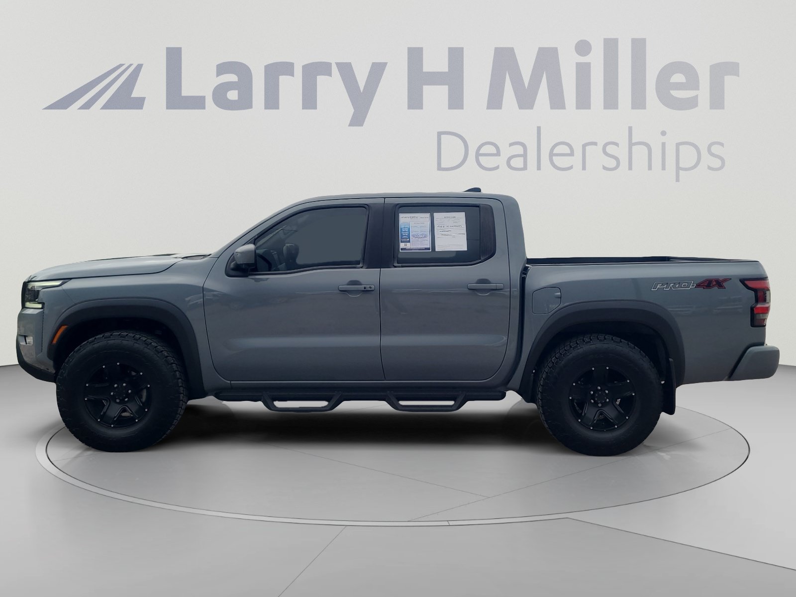 Used 2023 Nissan Frontier PRO-4X w/ Pro Convenience Package AWD/4WD image 2