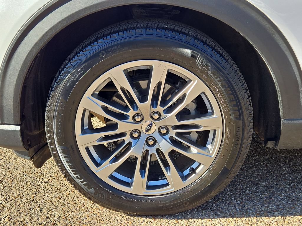 Certified 2025 Ford Explorer Platinum RWD image 11