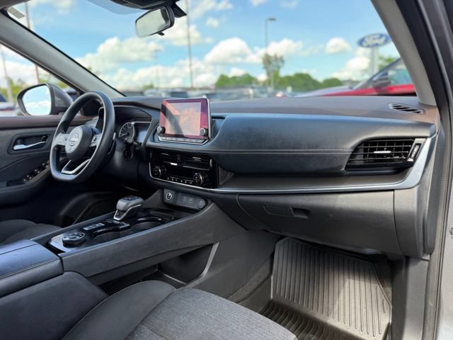 Used 2022 Nissan Rogue SV AWD/4WD image 16