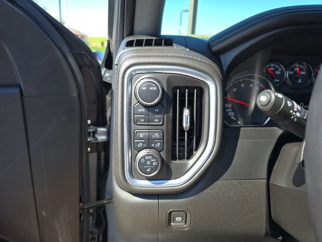 Used 2022 Chevrolet Silverado 1500 LTZ w/ LTZ Premium Package AWD/4WD image 26
