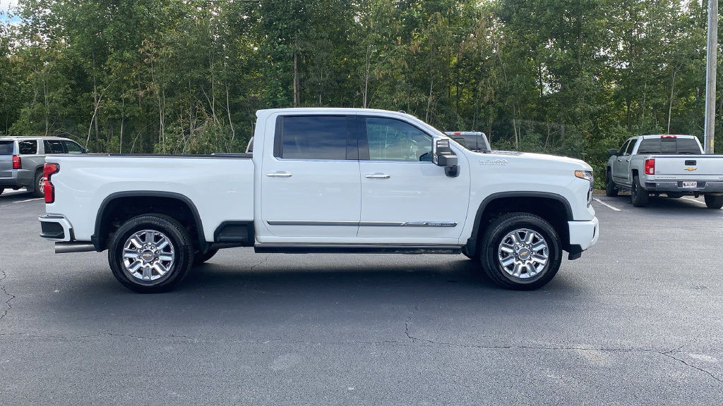 Used 2025 Chevrolet Silverado 3500 High Country w/ High Country Premium Package AWD/4WD image 4