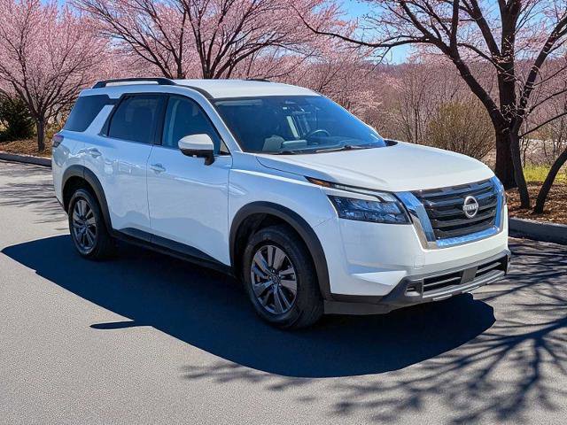 Used 2025 Nissan Pathfinder SV image 8