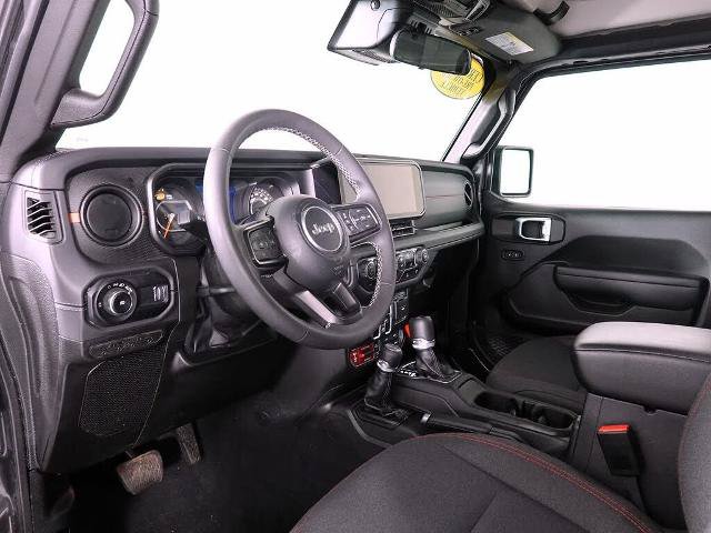 Used 2025 Jeep Wrangler Unlimited Rubicon AWD/4WD image 11